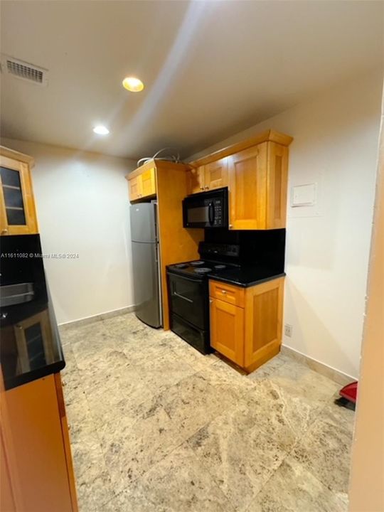 For Rent: $1,900 (2 beds, 2 baths, 990 Square Feet)