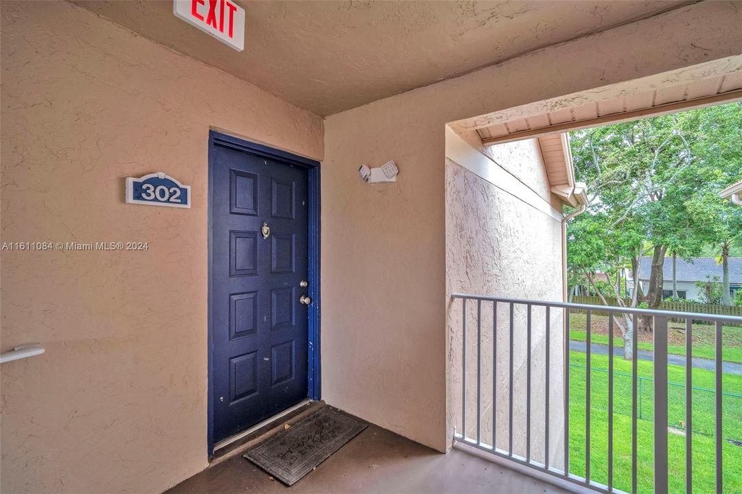 For Sale: $349,000 (3 beds, 2 baths, 1190 Square Feet)