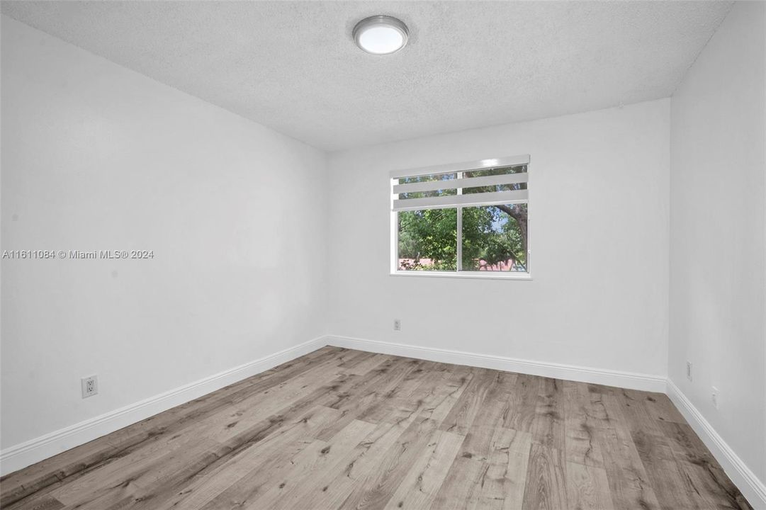 For Sale: $349,000 (3 beds, 2 baths, 1190 Square Feet)