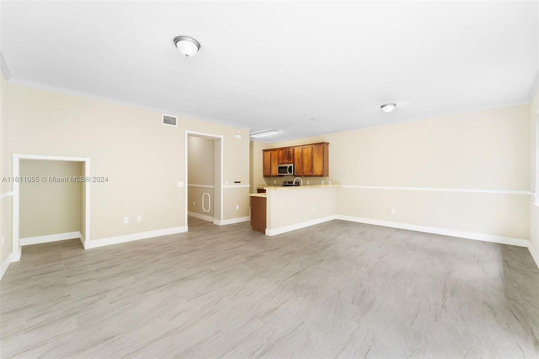 For Rent: $3,200 (3 beds, 2 baths, 1964 Square Feet)