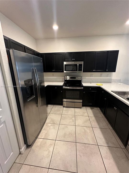 For Rent: $2,700 (3 beds, 2 baths, 1422 Square Feet)