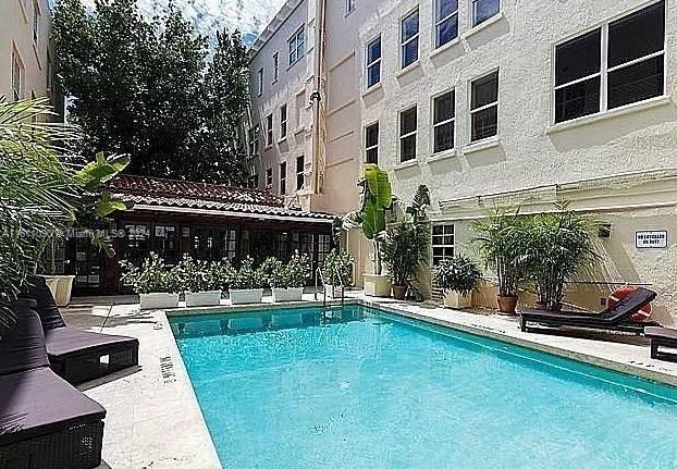 Recently Rented: $2,290 (1 beds, 1 baths, 460 Square Feet)