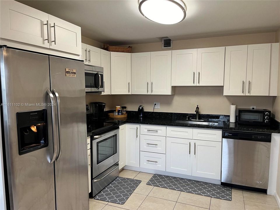 For Sale: $190,000 (2 beds, 2 baths, 983 Square Feet)