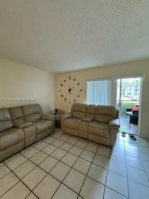 For Rent: $2,100 (2 beds, 2 baths, 1113 Square Feet)