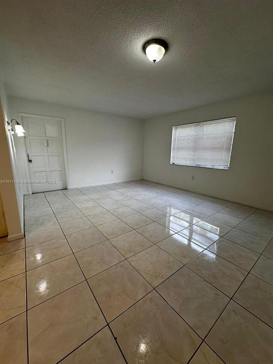 For Rent: $2,400 (2 beds, 2 baths, 857 Square Feet)