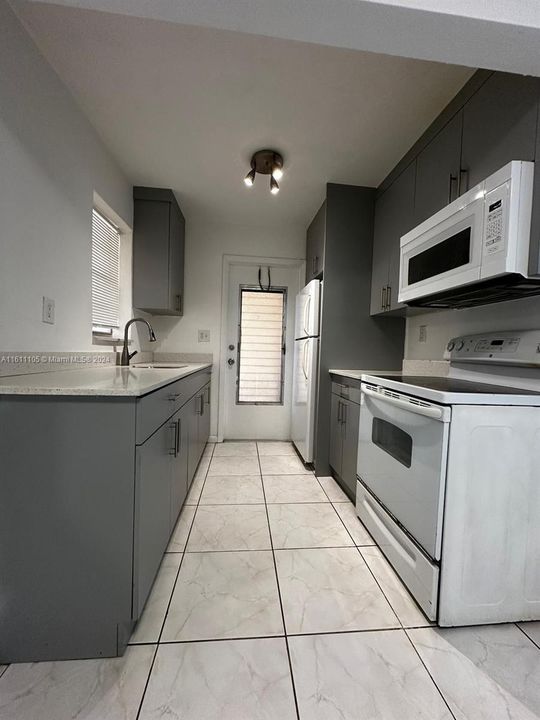 For Rent: $2,400 (2 beds, 2 baths, 857 Square Feet)