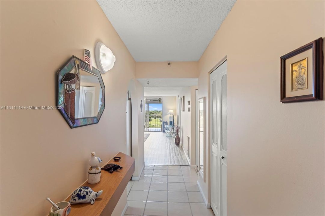 For Sale: $249,900 (2 beds, 2 baths, 1070 Square Feet)