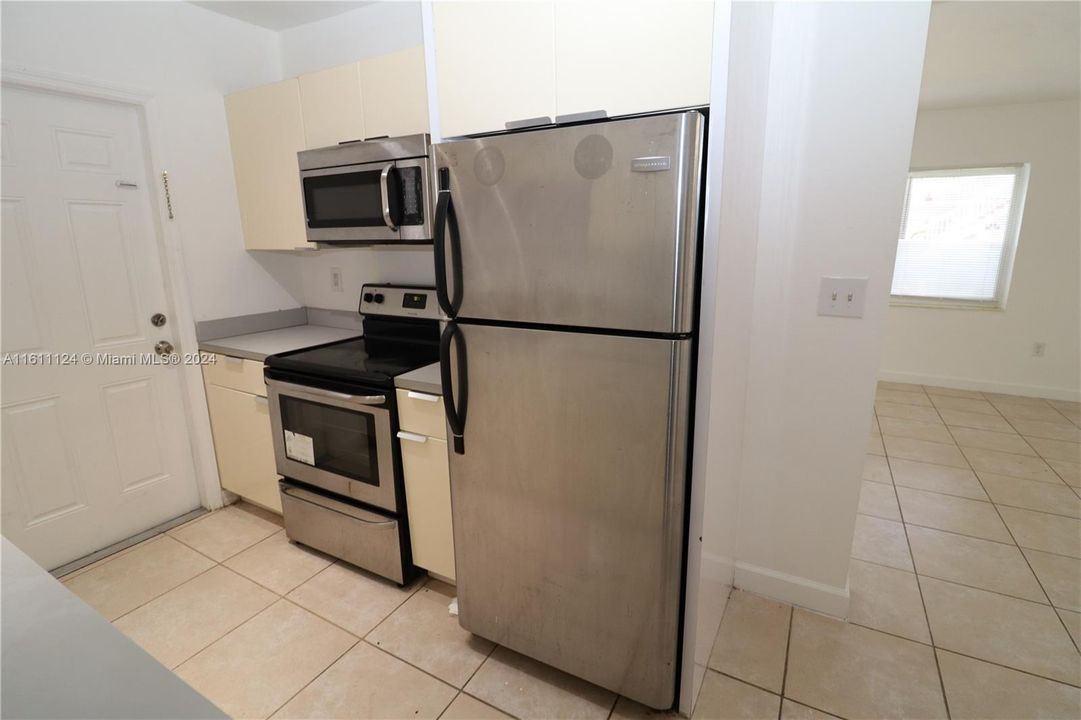 Recently Rented: $1,900 (1 beds, 1 baths, 742 Square Feet)