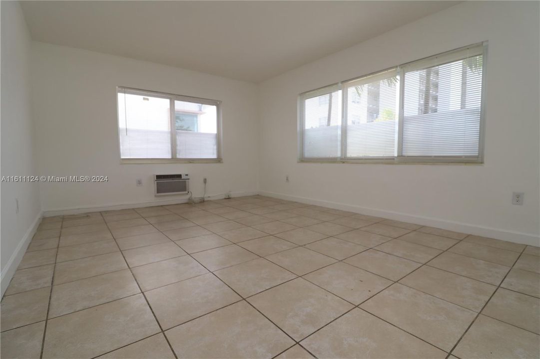 Recently Rented: $1,900 (1 beds, 1 baths, 742 Square Feet)