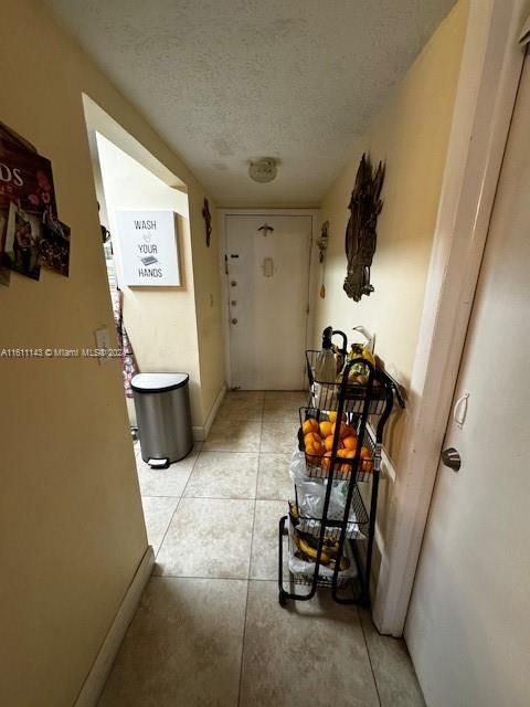 For Sale: $245,000 (2 beds, 1 baths, 820 Square Feet)