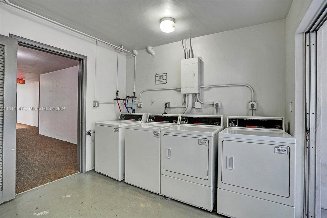 For Rent: $2,200 (1 beds, 1 baths, 780 Square Feet)