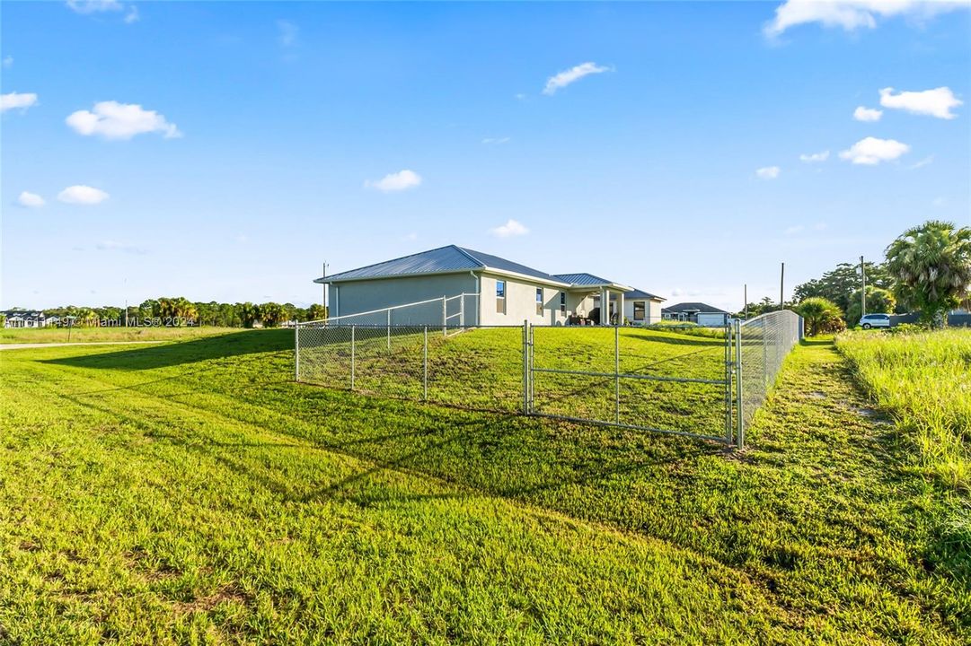 For Sale: $300,000 (3 beds, 2 baths, 1440 Square Feet)