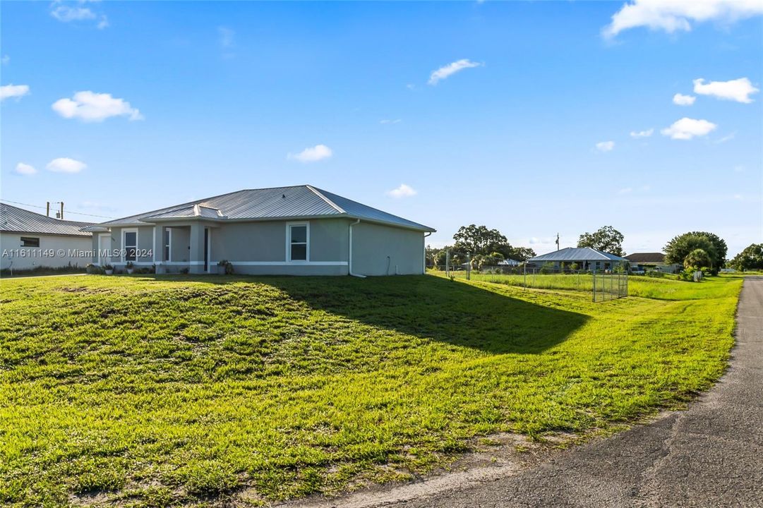 For Sale: $300,000 (3 beds, 2 baths, 1440 Square Feet)