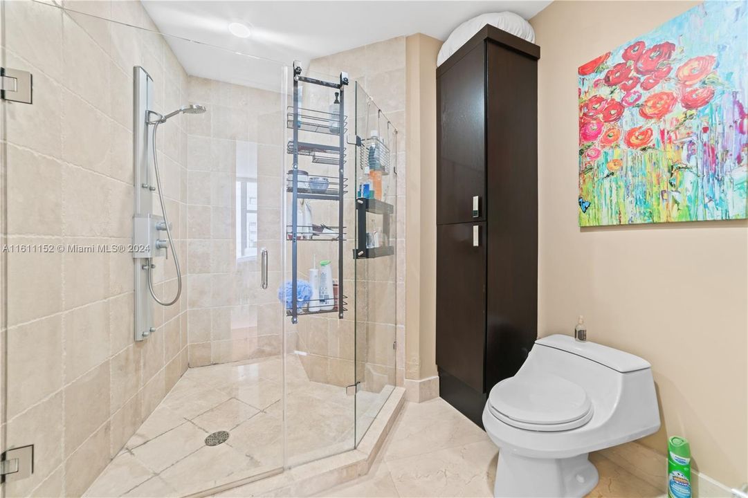 For Sale: $950,000 (1 beds, 1 baths, 958 Square Feet)