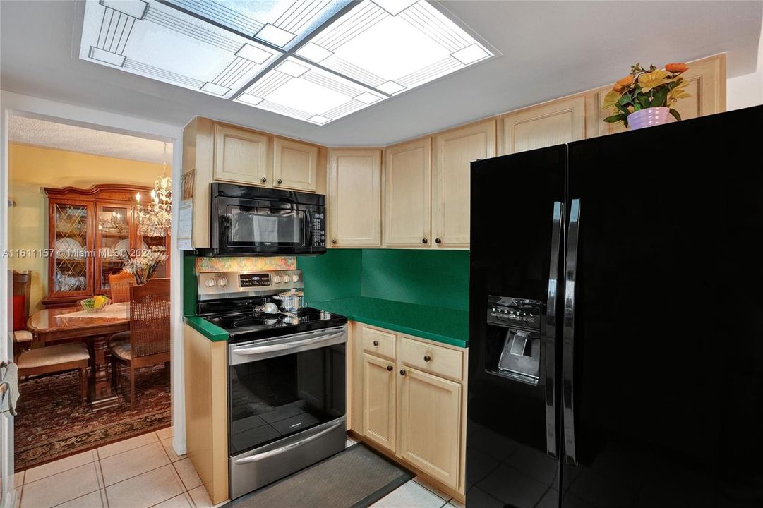 For Sale: $395,900 (2 beds, 2 baths, 1587 Square Feet)