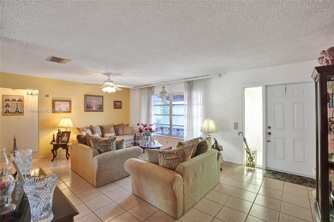 For Sale: $395,900 (2 beds, 2 baths, 1587 Square Feet)