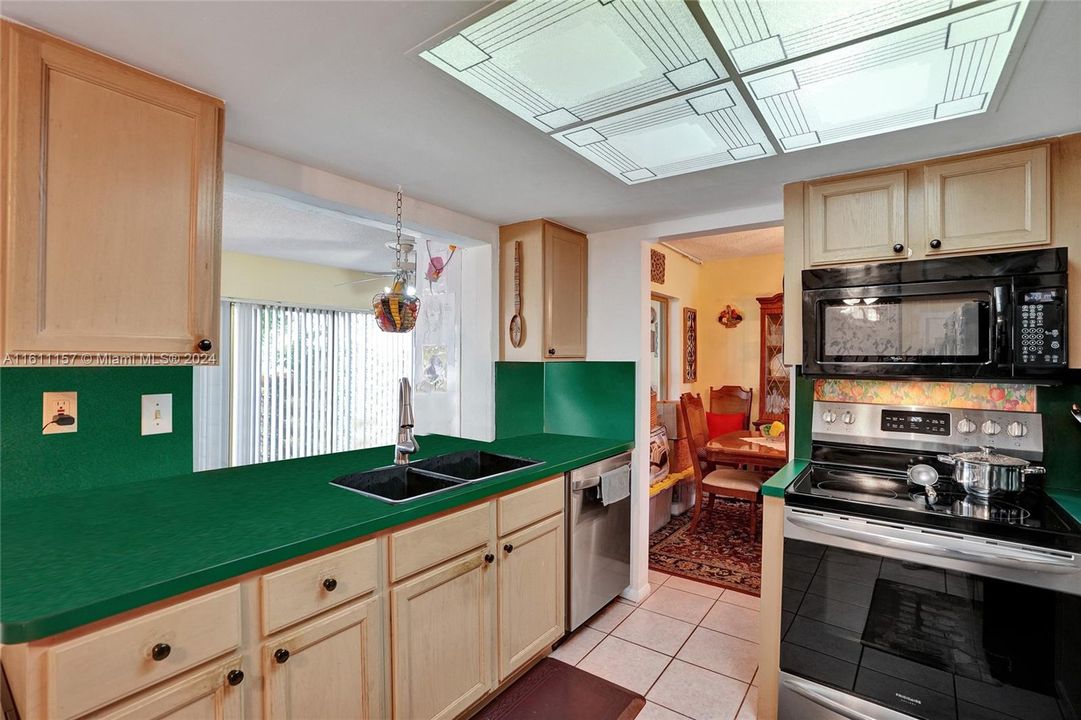 For Sale: $395,900 (2 beds, 2 baths, 1587 Square Feet)