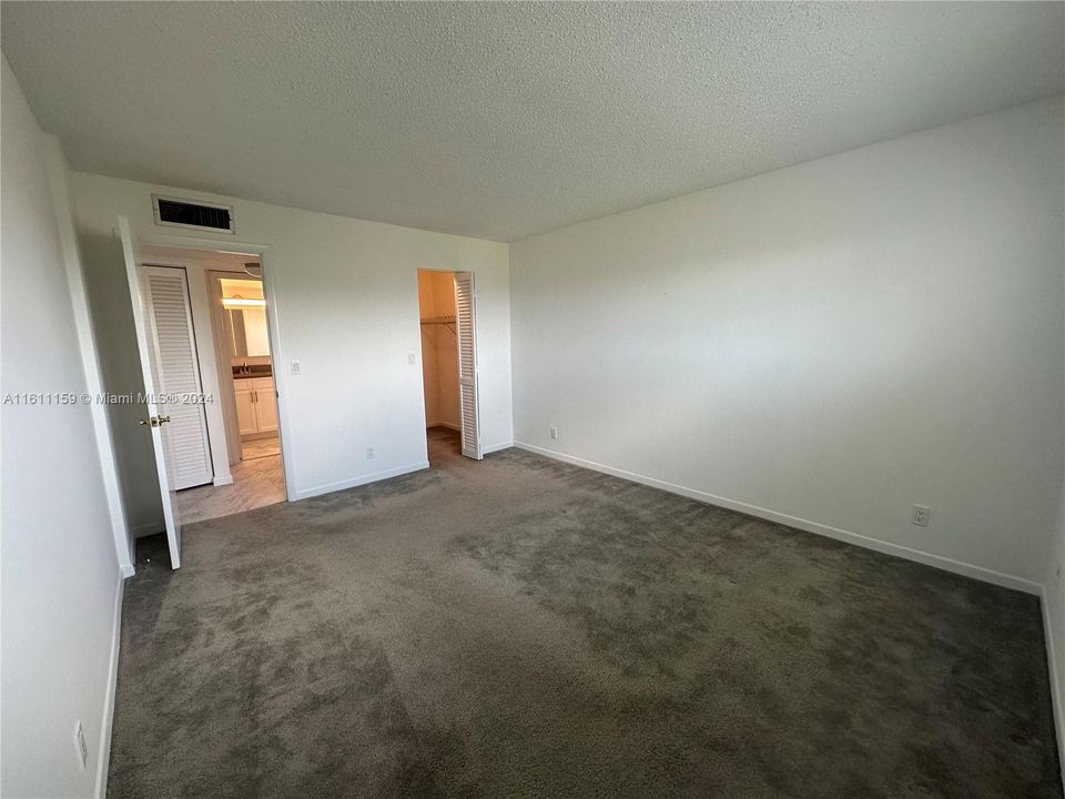 For Rent: $1,400 (1 beds, 1 baths, 700 Square Feet)