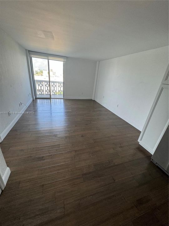 Recently Rented: $3,000 (2 beds, 2 baths, 1006 Square Feet)