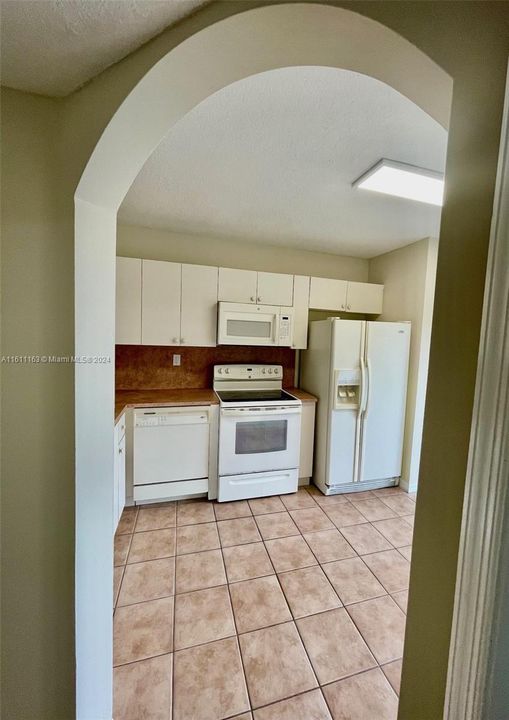 For Rent: $2,150 (2 beds, 2 baths, 920 Square Feet)