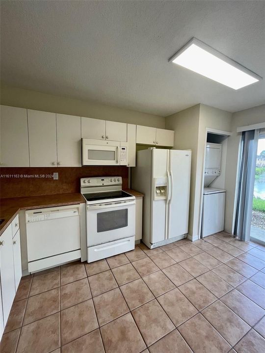 For Rent: $2,150 (2 beds, 2 baths, 920 Square Feet)