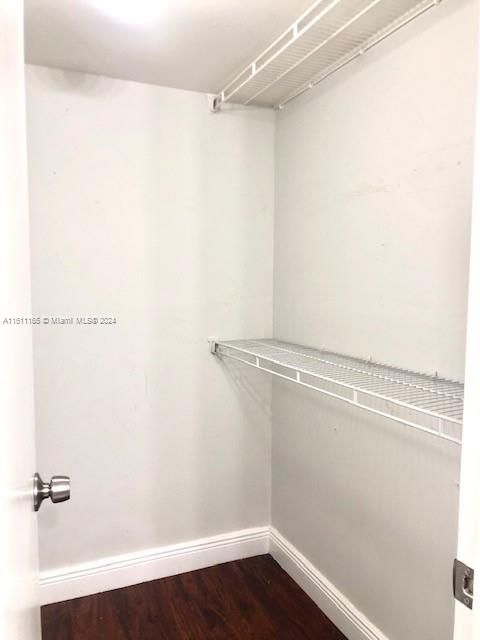 For Rent: $1,750 (1 beds, 1 baths, 826 Square Feet)