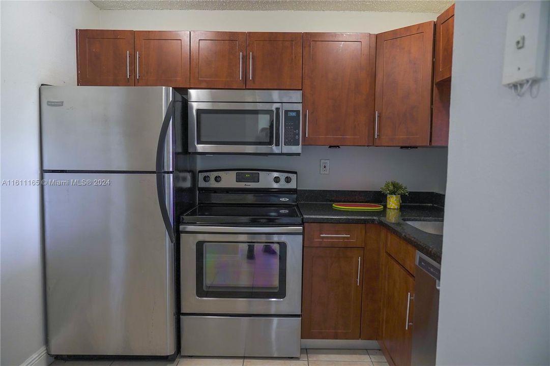 For Rent: $1,750 (1 beds, 1 baths, 826 Square Feet)