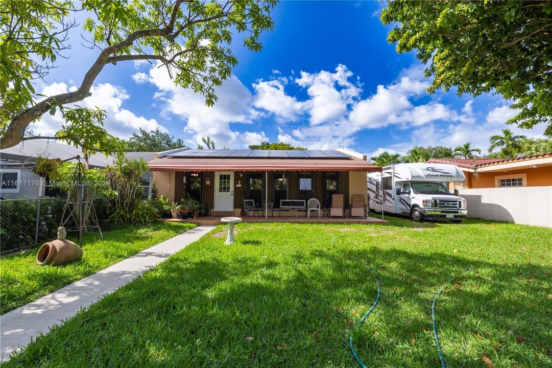 Active With Contract: $495,000 (3 beds, 1 baths, 1015 Square Feet)