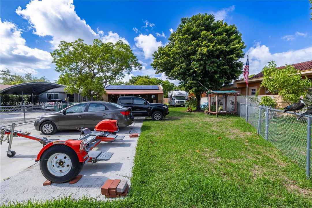 Active With Contract: $495,000 (3 beds, 1 baths, 1015 Square Feet)