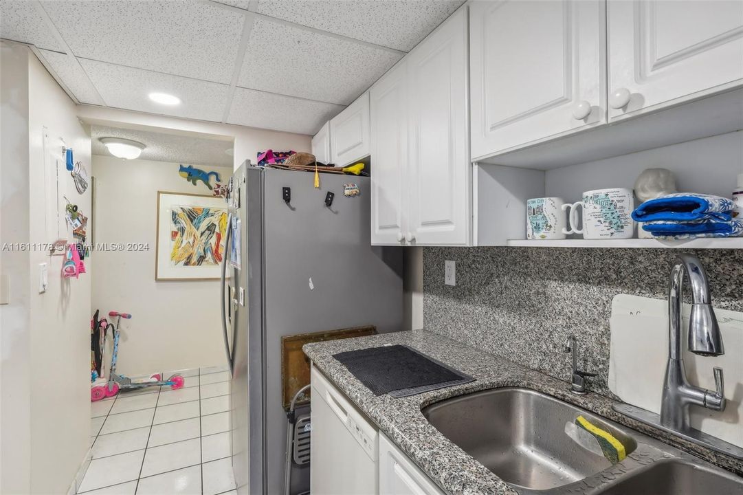 For Sale: $620,000 (1 beds, 1 baths, 1030 Square Feet)