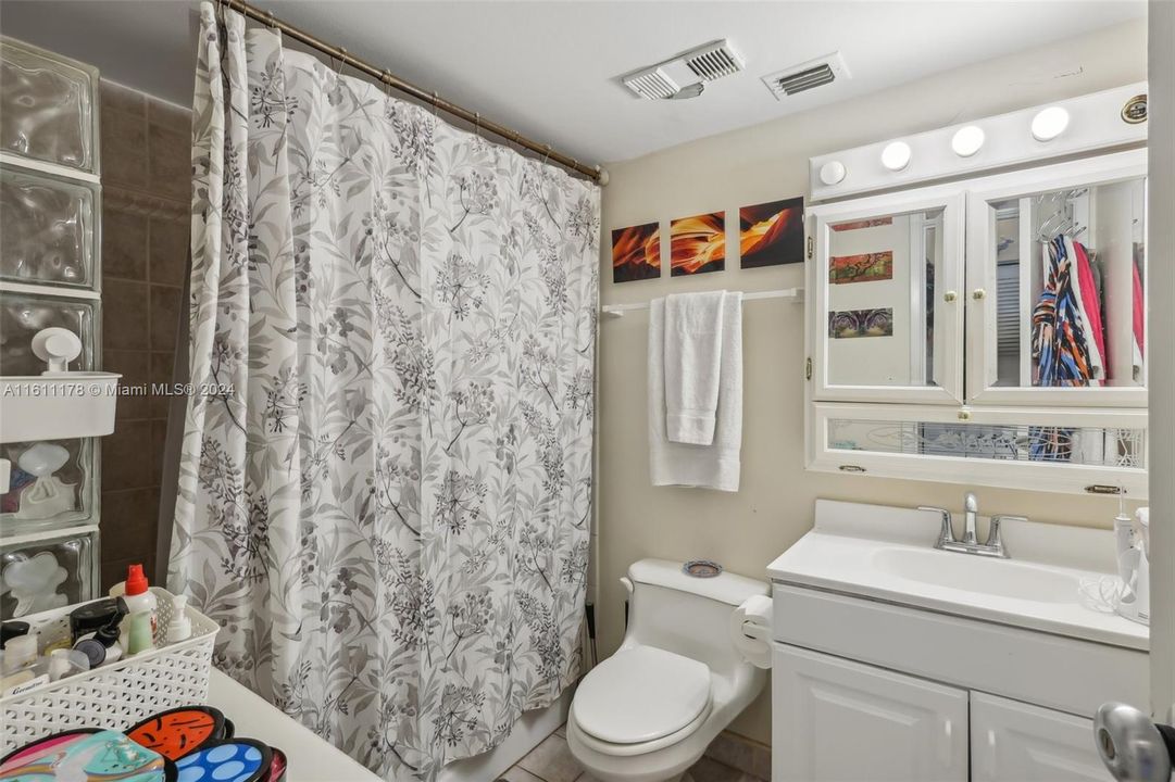 For Sale: $620,000 (1 beds, 1 baths, 1030 Square Feet)