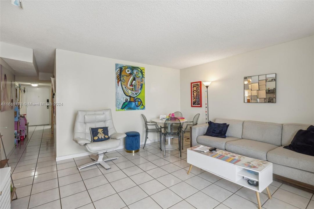 For Sale: $620,000 (1 beds, 1 baths, 1030 Square Feet)