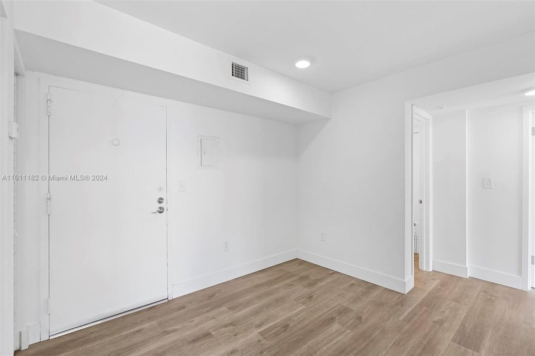 For Rent: $2,600 (2 beds, 1 baths, 767 Square Feet)