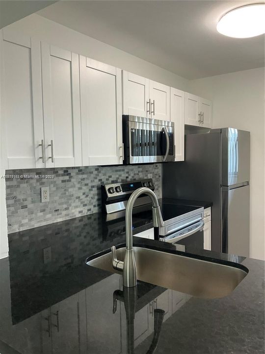 For Rent: $2,290 (2 beds, 2 baths, 770 Square Feet)