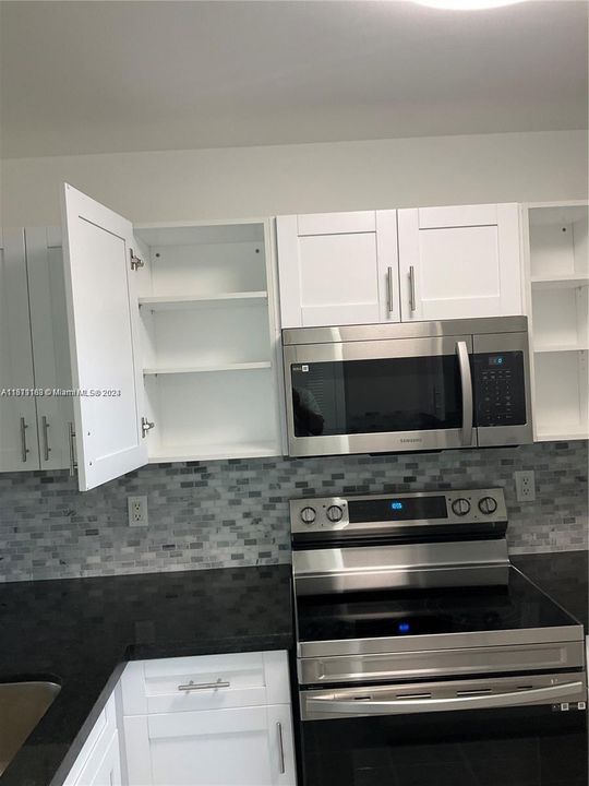 For Rent: $2,290 (2 beds, 2 baths, 770 Square Feet)