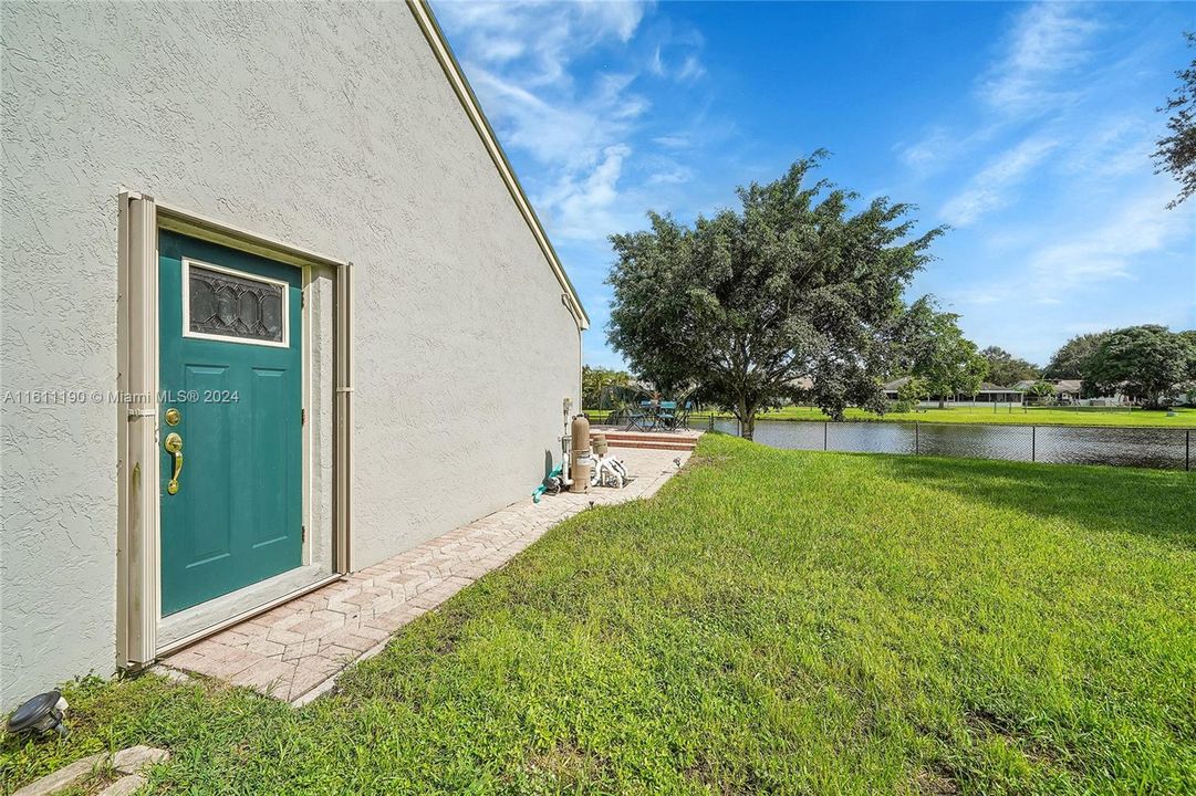 For Sale: $878,000 (4 beds, 2 baths, 1996 Square Feet)