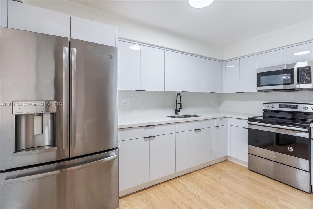 For Sale: $365,000 (3 beds, 2 baths, 1178 Square Feet)