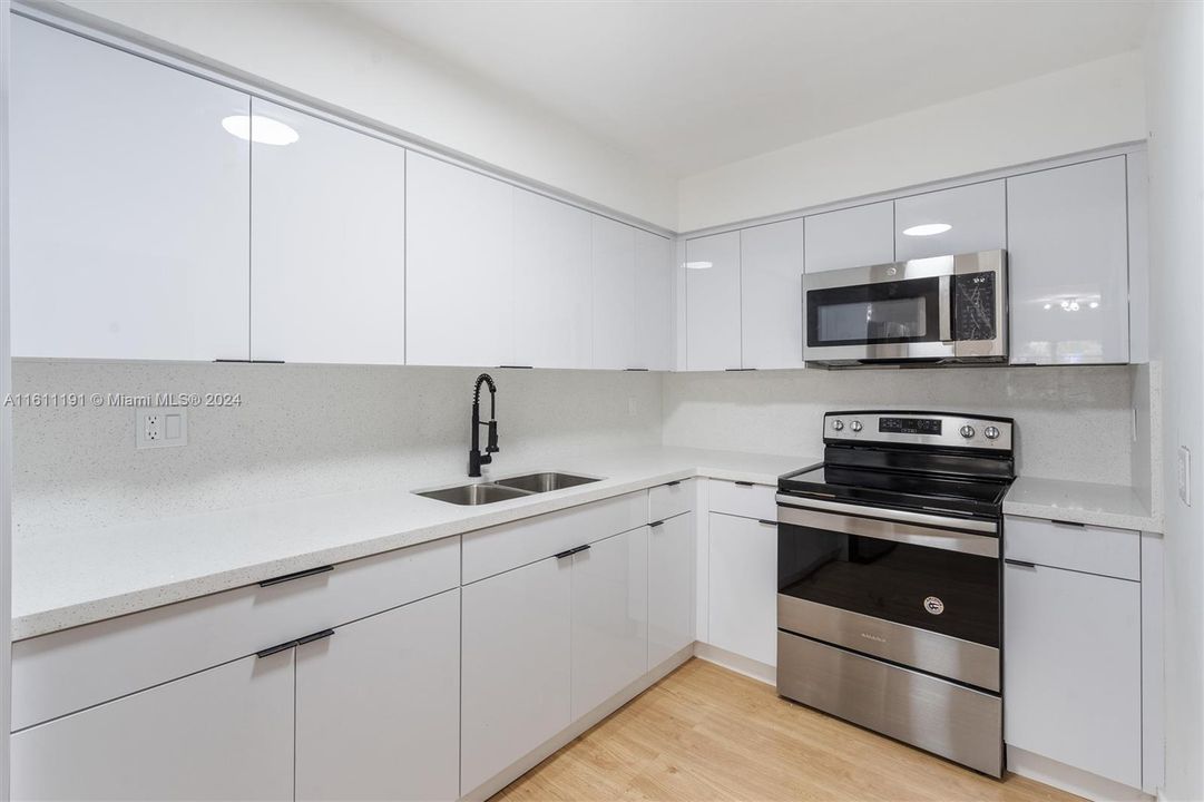 For Sale: $365,000 (3 beds, 2 baths, 1178 Square Feet)