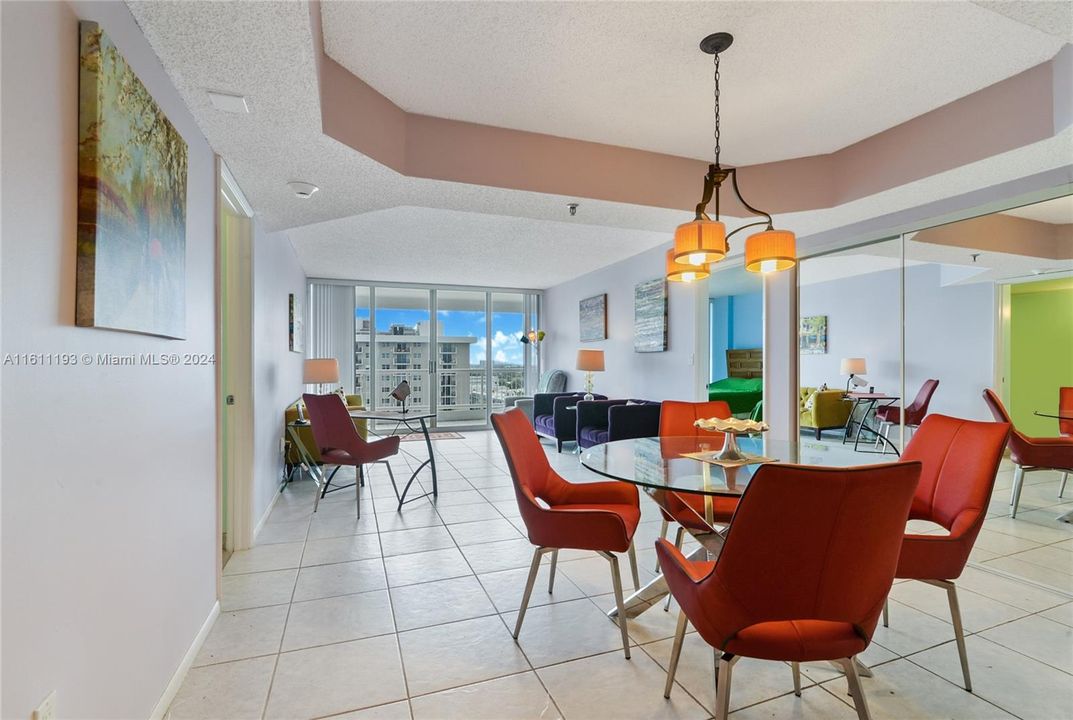 For Sale: $619,000 (1 beds, 1 baths, 962 Square Feet)