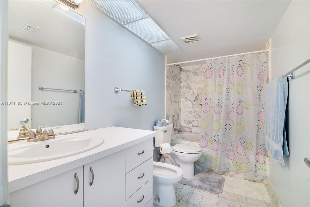 For Sale: $619,000 (1 beds, 1 baths, 962 Square Feet)