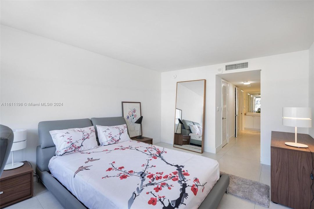 For Sale: $525,000 (2 beds, 2 baths, 1290 Square Feet)