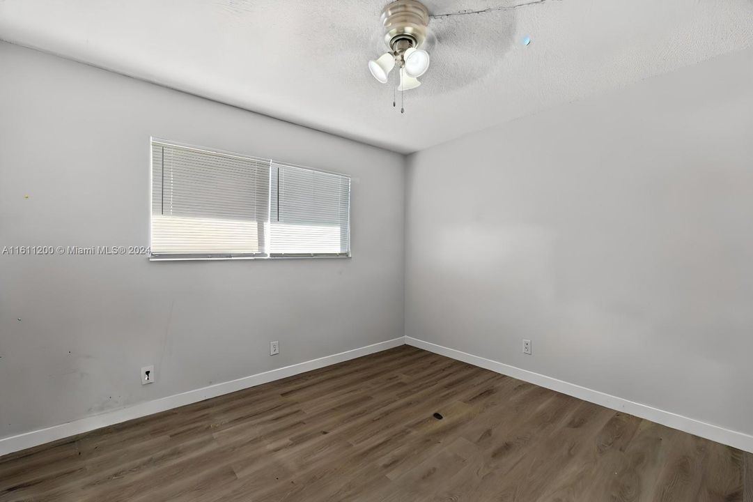 For Sale: $243,900 (2 beds, 1 baths, 832 Square Feet)