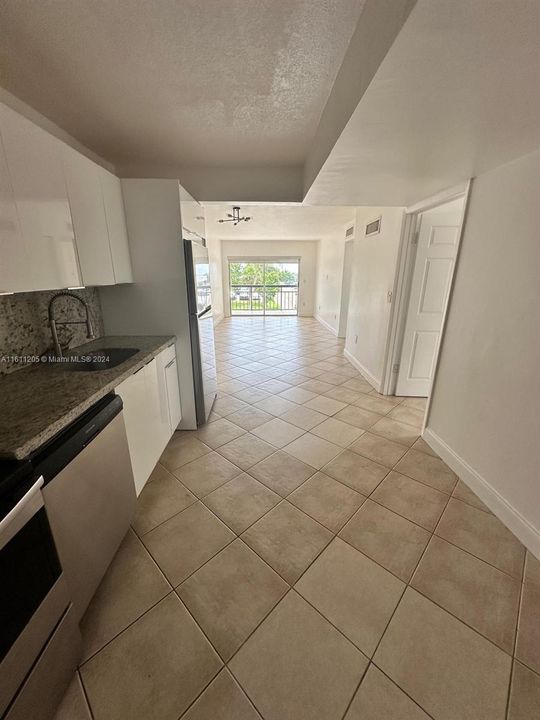 For Rent: $2,700 (2 beds, 2 baths, 850 Square Feet)