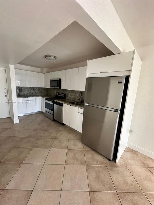 For Rent: $2,700 (2 beds, 2 baths, 850 Square Feet)