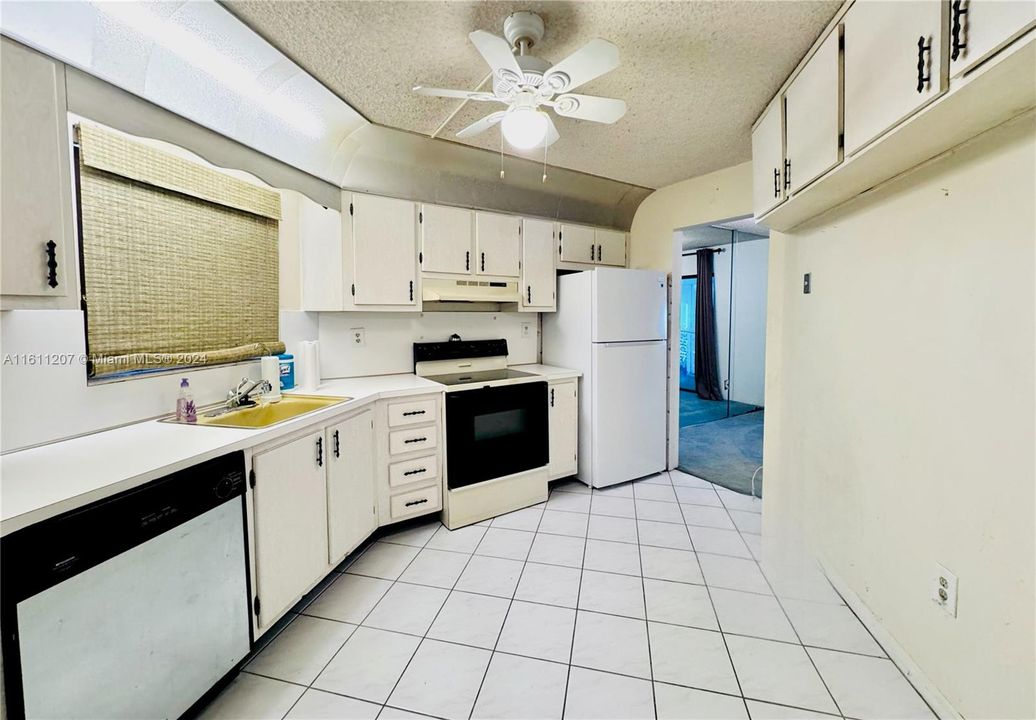 For Sale: $150,000 (2 beds, 2 baths, 1120 Square Feet)