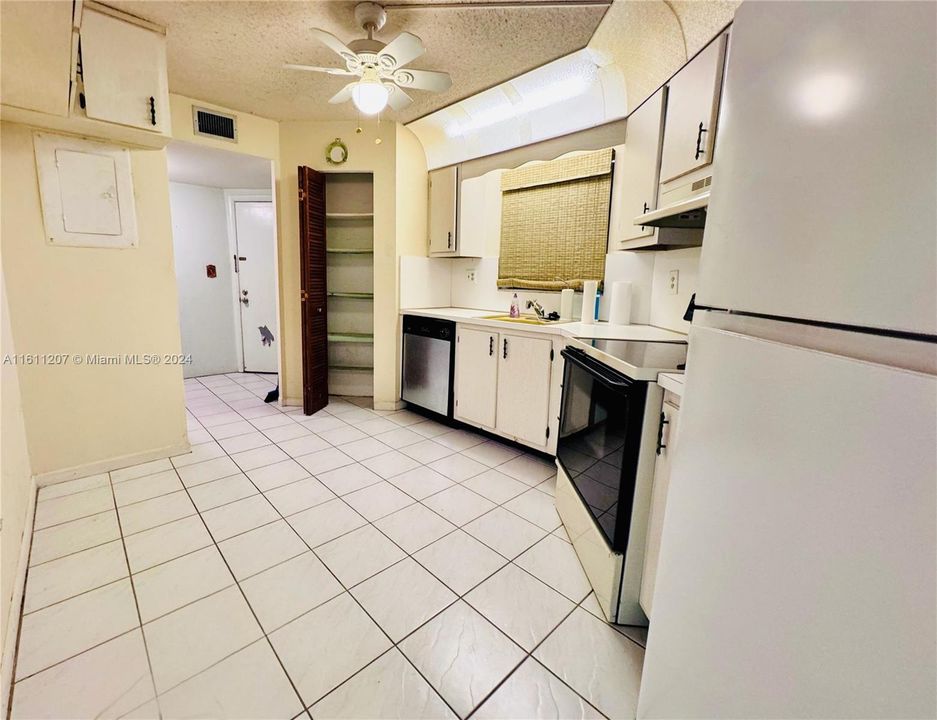 For Sale: $150,000 (2 beds, 2 baths, 1120 Square Feet)