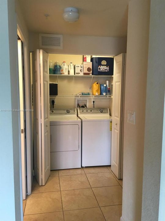 For Rent: $2,800 (3 beds, 2 baths, 1256 Square Feet)