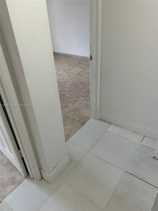 For Rent: $2,400 (2 beds, 1 baths, 968 Square Feet)