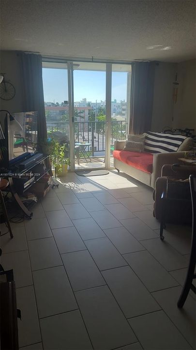 En Venta: $269,000 (1 camas, 1 baños, 794 Pies cuadrados)