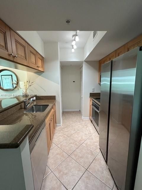 Recently Rented: $4,600 (2 beds, 2 baths, 1080 Square Feet)